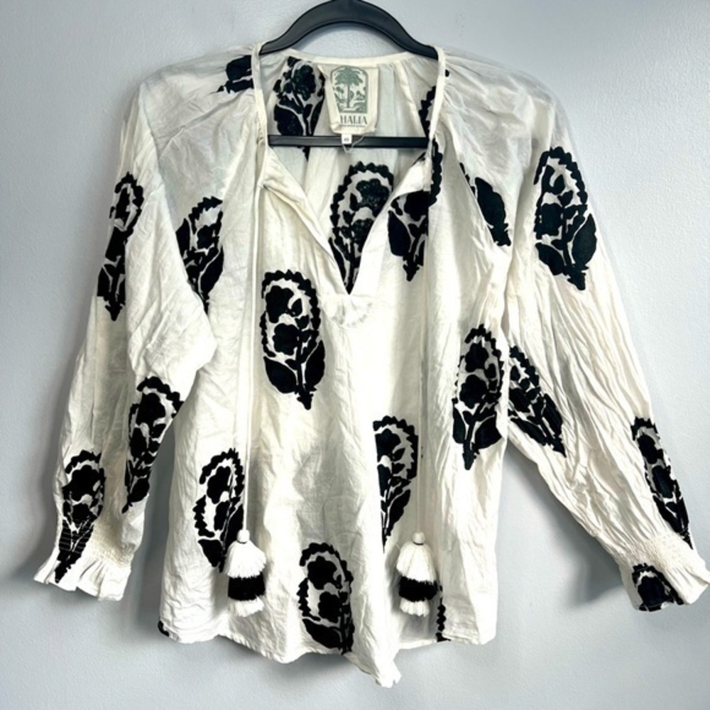 Omika Sohalia Size S • Black White Balloon Sleeve Tassel Top.